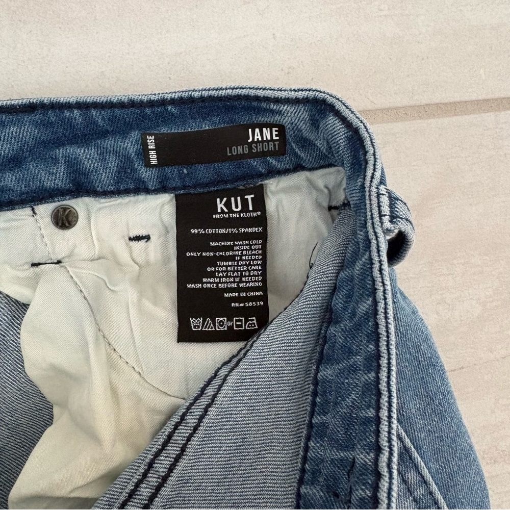 Kut from the Cloth Jane Long Denim Short, High Rise, Size 8 - Picture 5 of 7